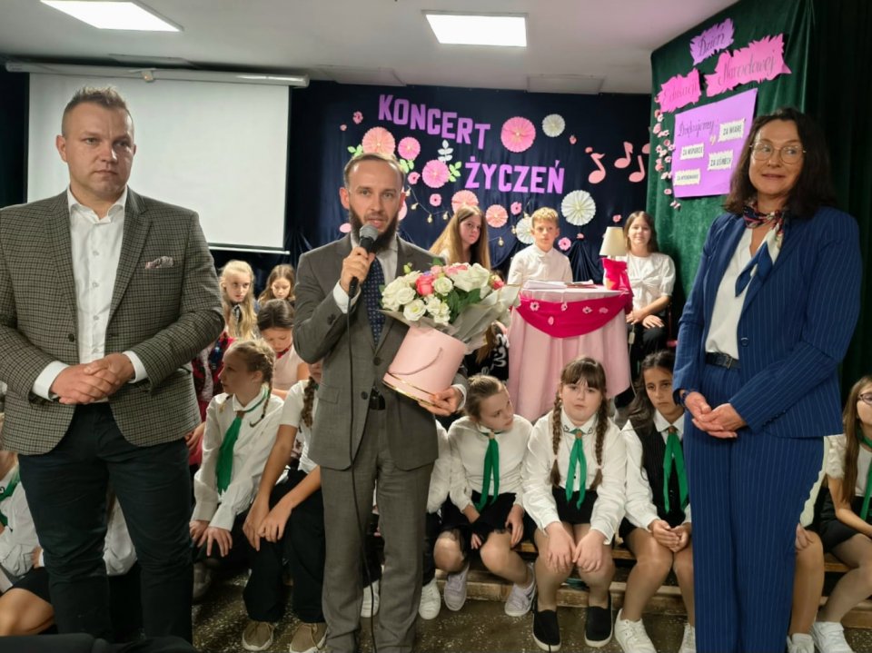 Nauczyciele i uczniowie świętują Dzień Edukacji Narodowej!